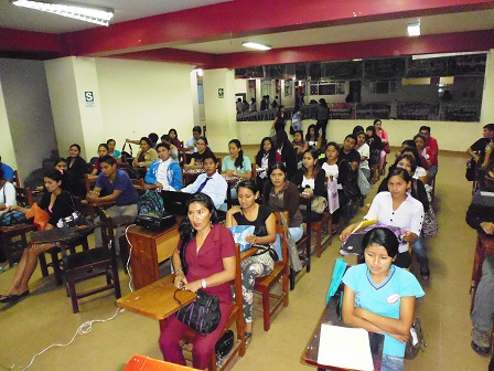  ESTUDIANTES Y DOCENTES UNIVERSITARIOS PARTICIPAN EN CONFERENCIA PARA EL CAMBIO CLIMATICO EN TINGO MARÍA 